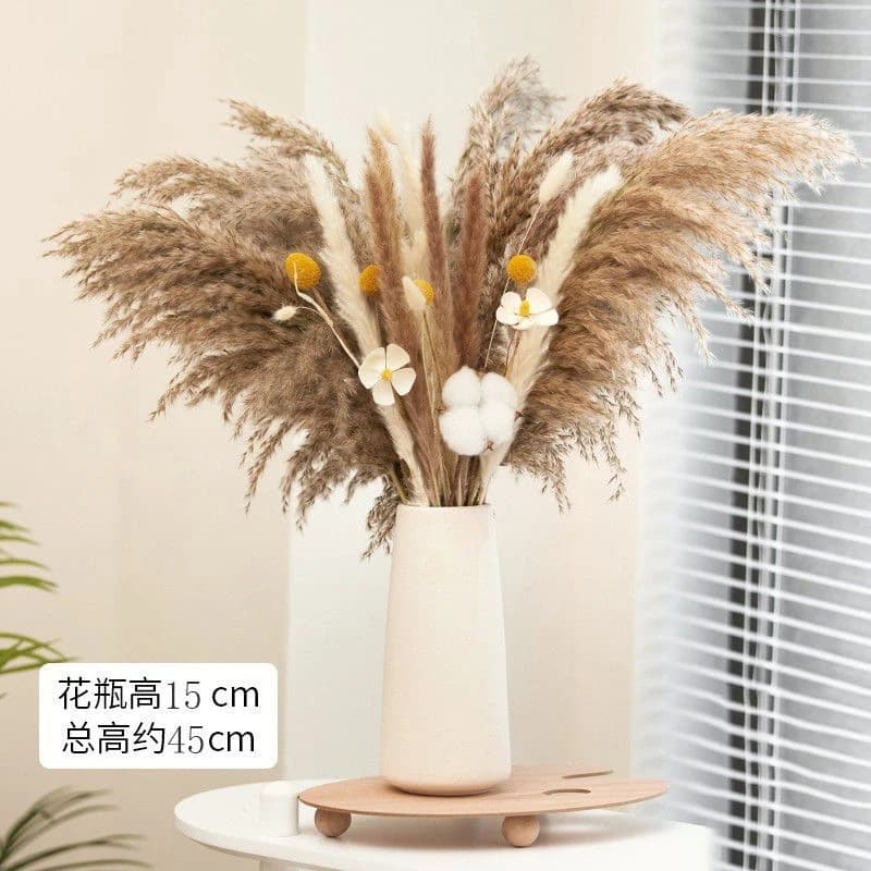 Bukiet Sztucznych Kwiatów z Suszoną Trawą Pampasową w Ceramicznym Wazonie