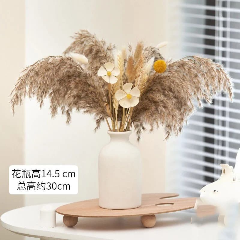 Bukiet Sztucznych Kwiatów z Suszoną Trawą Pampasową w Ceramicznym Wazonie