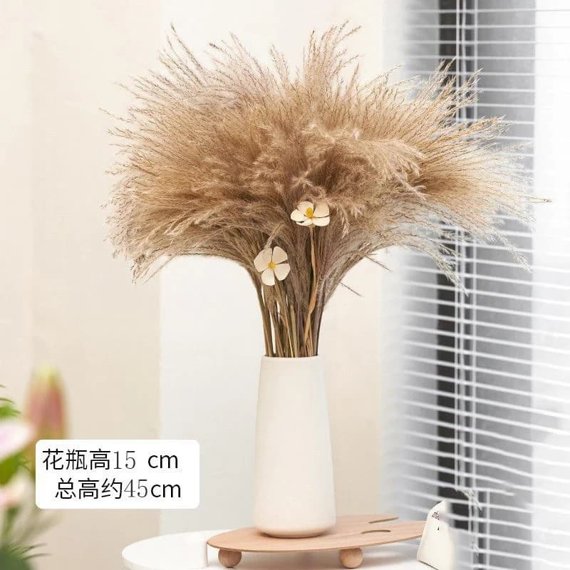 Bukiet Sztucznych Kwiatów z Suszoną Trawą Pampasową w Ceramicznym Wazonie