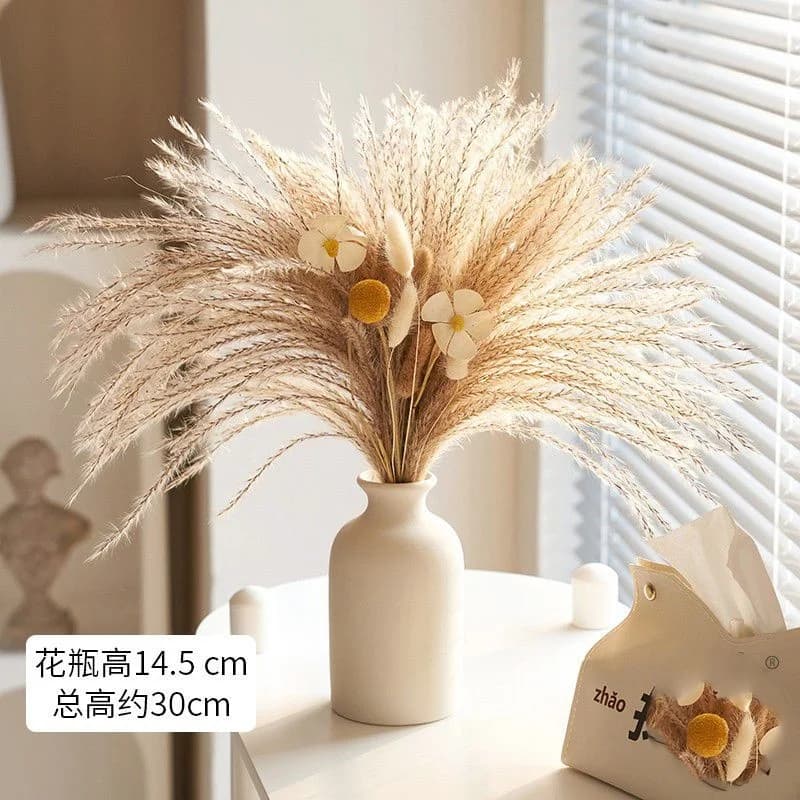 Bukiet Sztucznych Kwiatów z Suszoną Trawą Pampasową w Ceramicznym Wazonie